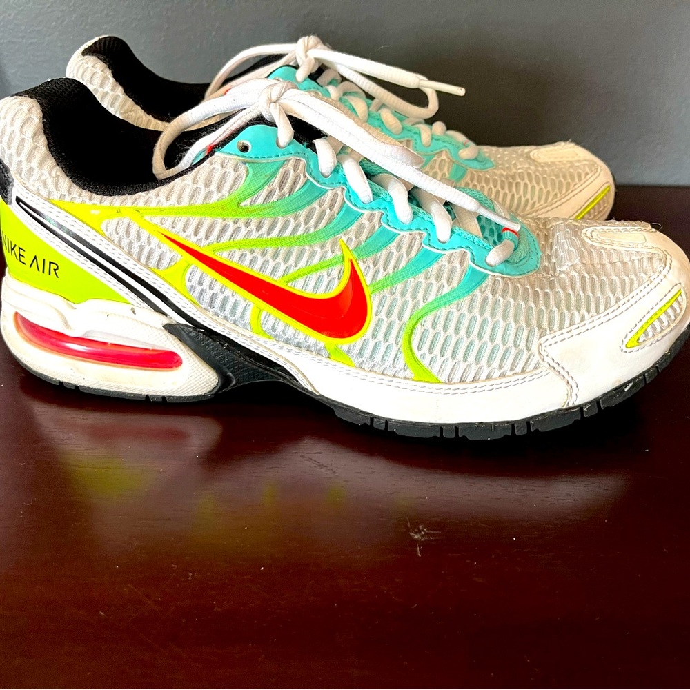 Nike Torch 4 women’s size 10 multicolored. Very comfortable worn a couple times.